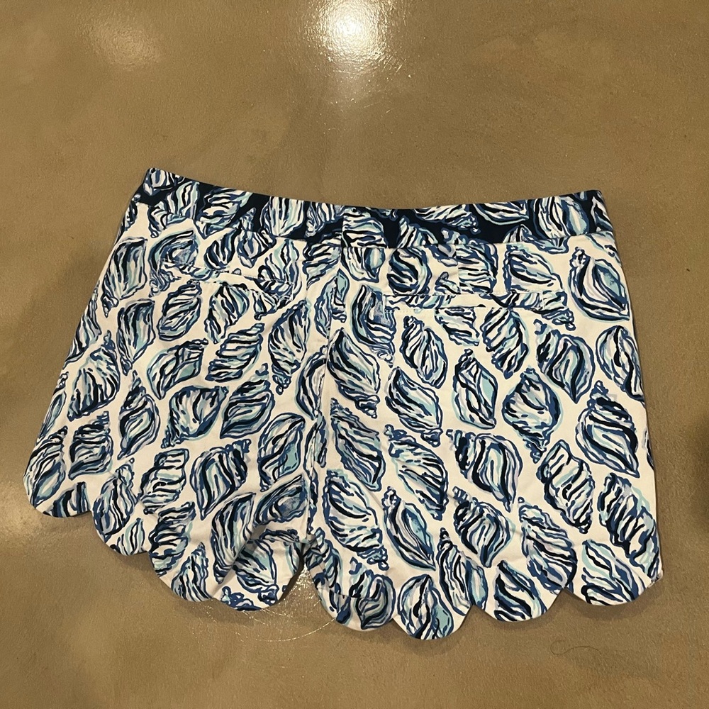 Lilly Pulitzer scalloped buttercup shorts - Picture 3 of 3